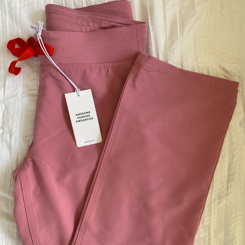 FIGS NWT Livingston Scrub Pants XXS Chalk Pink